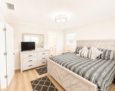 9718 Hernando Court - Photo Thumbnail 14