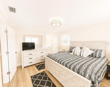 9718 Hernando Court - Photo Thumbnail 10