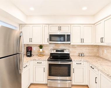 9718 Hernando Court - Photo Thumbnail 17