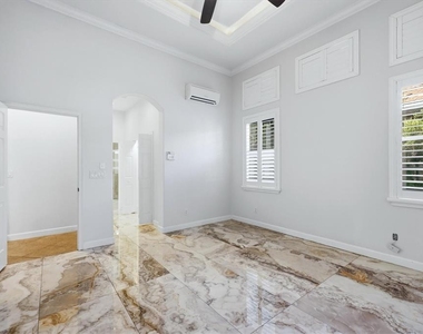 262 Montelluna Drive - Photo Thumbnail 15