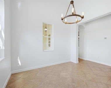 262 Montelluna Drive - Photo Thumbnail 8