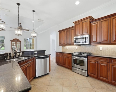 262 Montelluna Drive - Photo Thumbnail 10