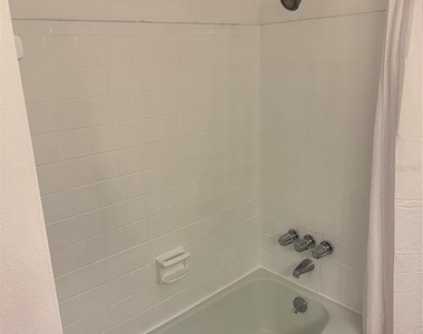 3412 Spainwood Drive - Photo Thumbnail 13