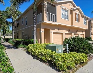 3423 Parkridge Circle - Photo Thumbnail 2