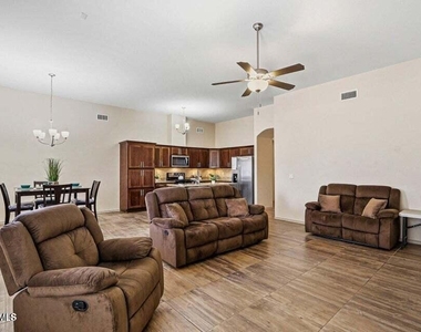 13981 Flora Vista Avenue - Photo Thumbnail 3