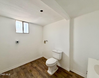 418 S Estrella Street - Photo Thumbnail 9