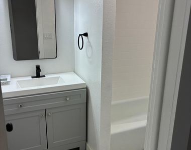 6509 Escondido Drive - Photo Thumbnail 2