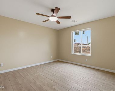 6002 1/2 Pam Mccall Drive - Photo Thumbnail 7