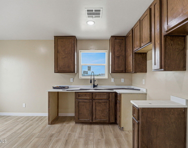 6002 1/2 Pam Mccall Drive - Photo Thumbnail 5