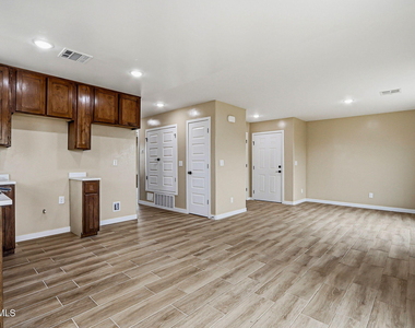 6002 1/2 Pam Mccall Drive - Photo Thumbnail 3