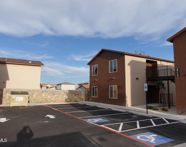 6002 1/2 Pam Mccall Drive - Photo Thumbnail 14
