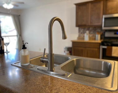 215 Mulberry Avenue - Photo Thumbnail 6