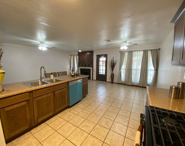 215 Mulberry Avenue - Photo Thumbnail 9