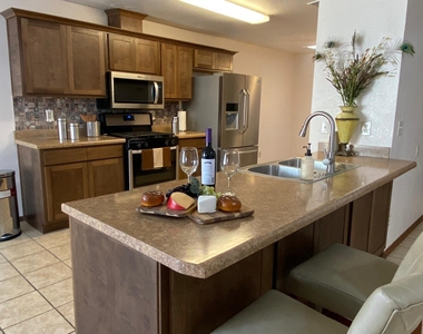 215 Mulberry Avenue - Photo Thumbnail 2
