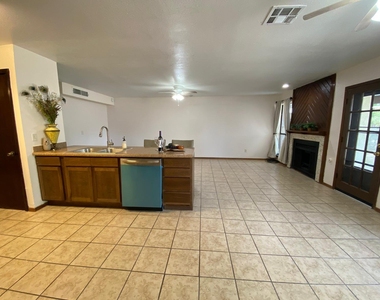 215 Mulberry Avenue - Photo Thumbnail 12
