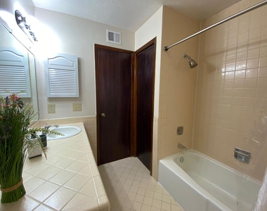 215 Mulberry Avenue - Photo Thumbnail 18