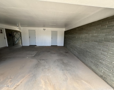 5704 Miami Court - Photo Thumbnail 3