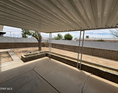 5704 Miami Court - Photo Thumbnail 4