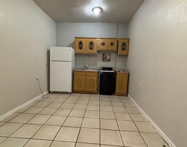 14260 Montana Avenue - Photo Thumbnail 5