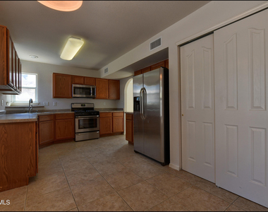 253 Summerbrooke Court - Photo Thumbnail 15