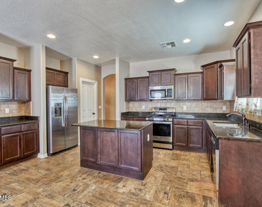 221 S Stoneside Drive - Photo Thumbnail 12