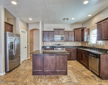 221 S Stoneside Drive - Photo Thumbnail 11
