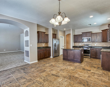 221 S Stoneside Drive - Photo Thumbnail 7