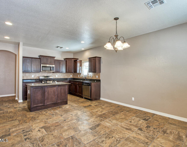 221 S Stoneside Drive - Photo Thumbnail 6