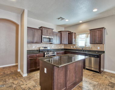 221 S Stoneside Drive - Photo Thumbnail 10