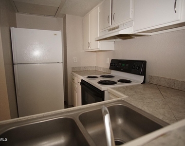 4700 Maxwell Avenue - Photo Thumbnail 5