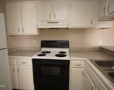4700 Maxwell Avenue - Photo Thumbnail 6
