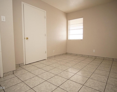 4700 Maxwell Avenue - Photo Thumbnail 9