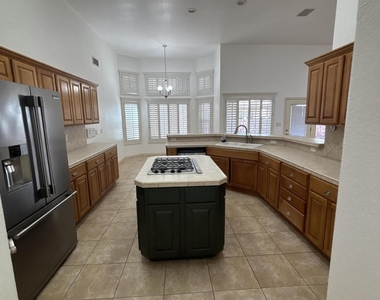 717 Cinnamon Teal Circle - Photo Thumbnail 7