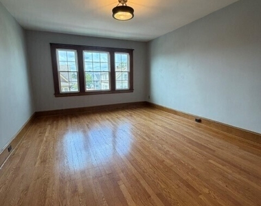 82 Scofield Avenue - Photo Thumbnail 5