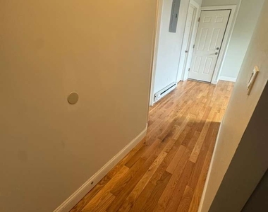 161 Edgewood Avenue - Photo Thumbnail 5