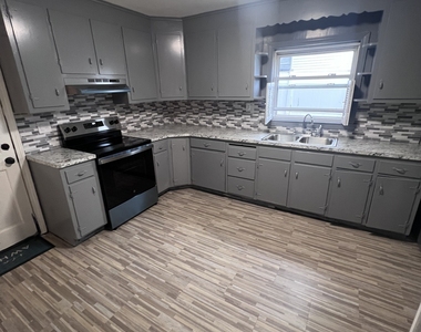 96 Putnam Street - Photo Thumbnail 8