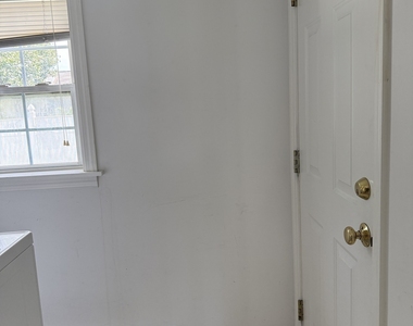 284 Linwood Avenue - Photo Thumbnail 3
