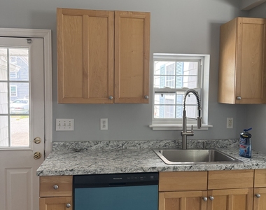 284 Linwood Avenue - Photo Thumbnail 13