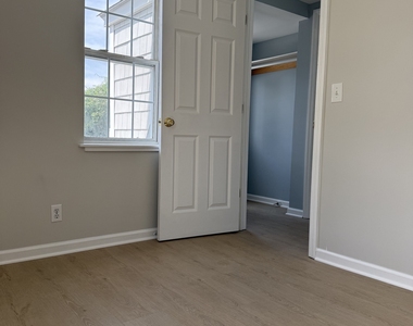 284 Linwood Avenue - Photo Thumbnail 6