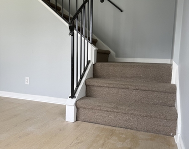 284 Linwood Avenue - Photo Thumbnail 15