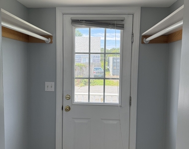 284 Linwood Avenue - Photo Thumbnail 9