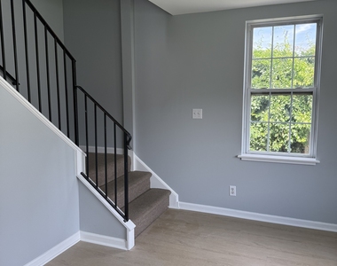 284 Linwood Avenue - Photo Thumbnail 12