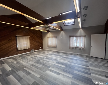 409 Oak Avenue - Photo Thumbnail 5