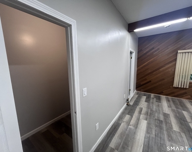 409 Oak Avenue - Photo Thumbnail 7
