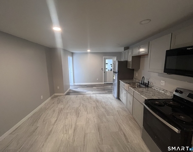 409 Oak Avenue - Photo Thumbnail 3