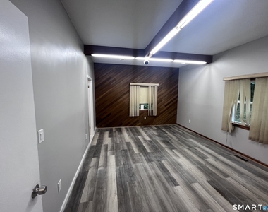 409 Oak Avenue - Photo Thumbnail 6