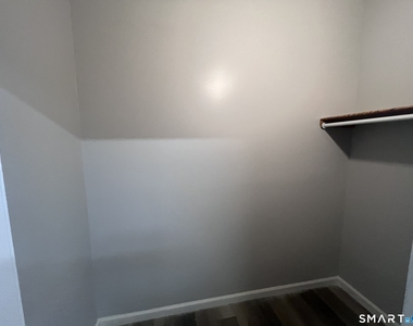 409 Oak Avenue - Photo Thumbnail 8