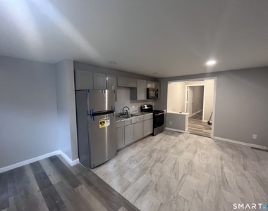 409 Oak Avenue - Photo Thumbnail 2