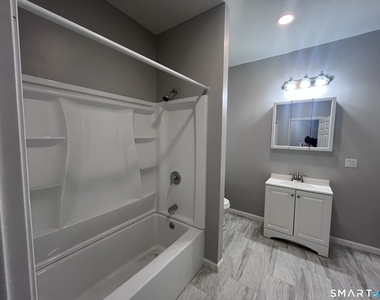 409 Oak Avenue - Photo Thumbnail 10