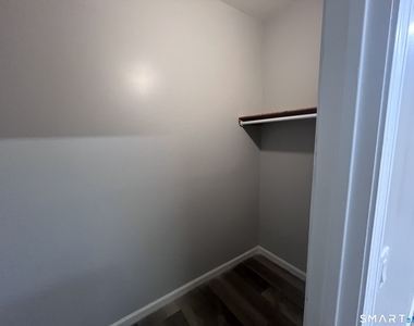 409 Oak Avenue - Photo Thumbnail 9